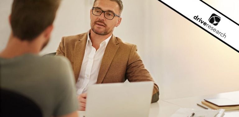 Male-employee-with-glasses-giving-boss-feedback