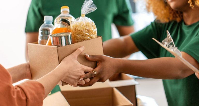 Volunteers Give Food at Refugee Assistance Center